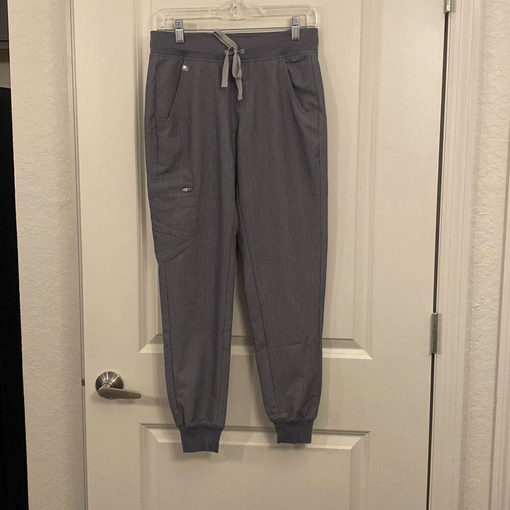 Figs scrubs, joggers, size XS￼